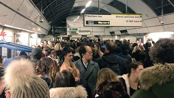 Commuter chaos at Bank Station in London. (Twitter/@yessi_kbello)