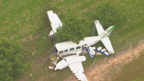 Un pilote s'est éloigné d'un accident d'avion léger sans blessure grave au sud de Brisbane.