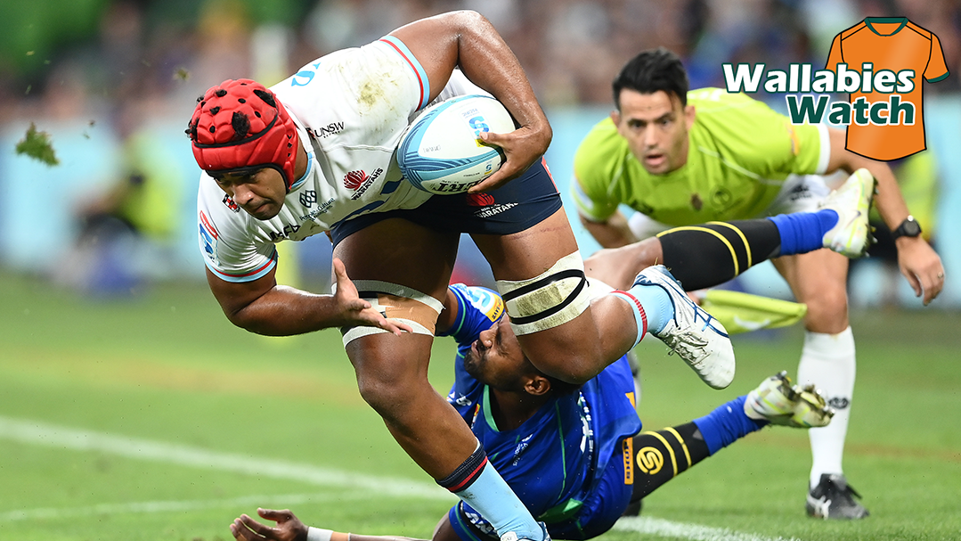 Langi Gleeson on the charge for the Waratahs.