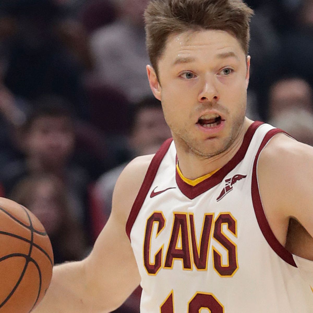 Matthew Dellavedova on X: Joined forces with the @sacramentokings ! 👍   / X