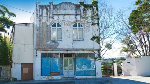 Unusual Sydney property market real estate waterfront 