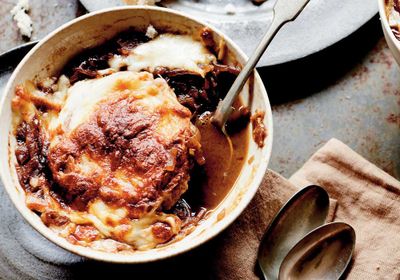 Slow-cooked French onion soup 