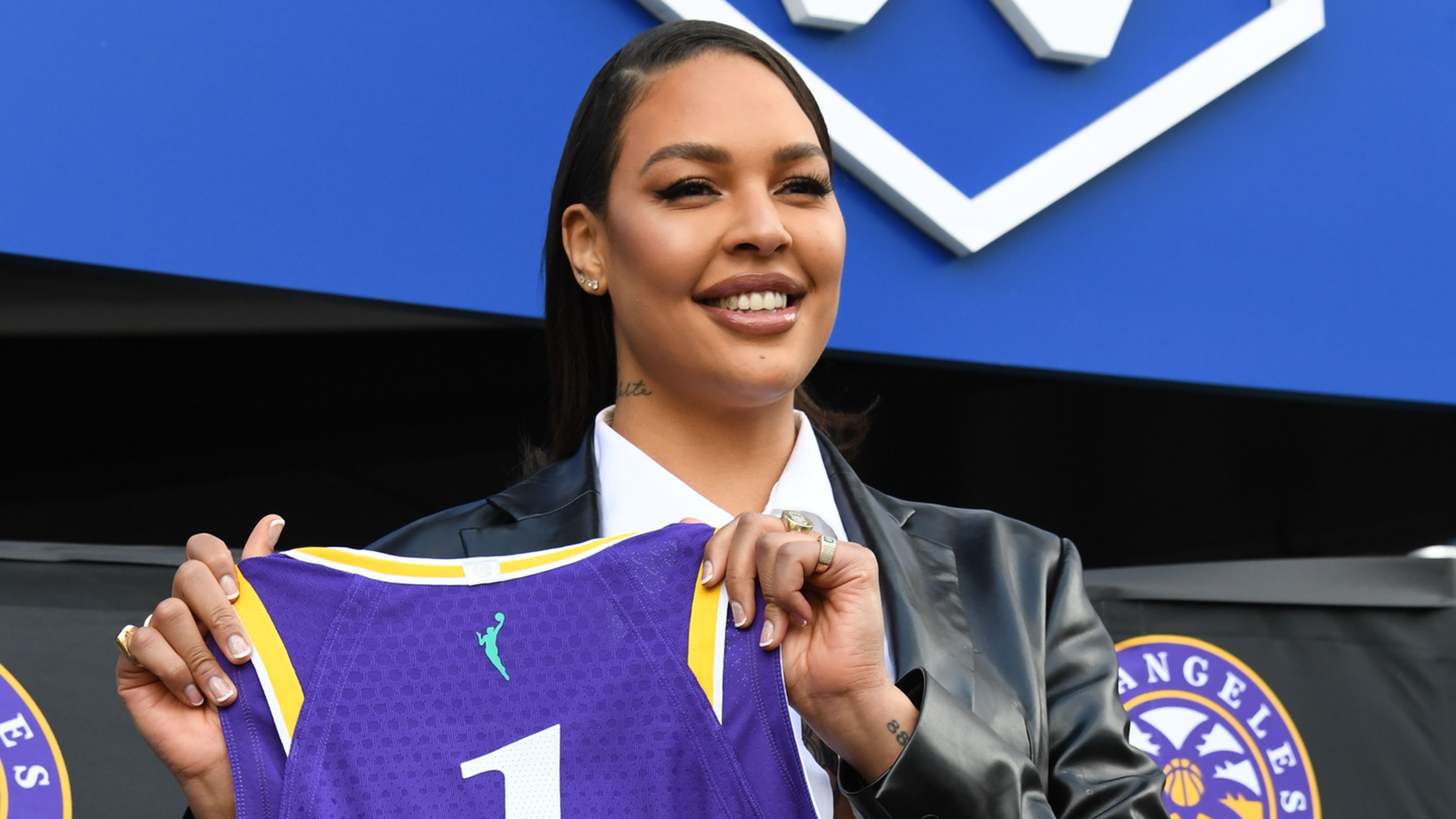 The Los Angeles Sparks introduce Liz Cambage.