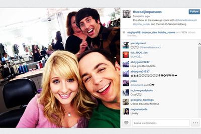 @therealjimparsons: Pre-show in the makeup room with @themelissarauch @sylvia_surdu and the No-IG Simon Helberg