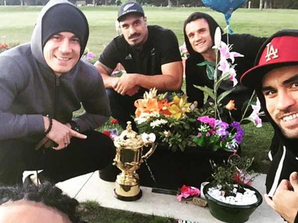 All Blacks stars including Sonny Bill Williams (L) at the grave of Jerry Collins. (Supplied)