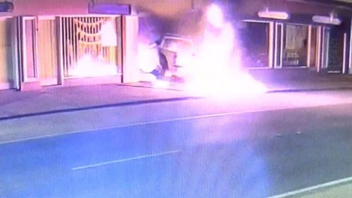 La polizia di WA pubblica il filmato dell'auto coinvolta in un'incursione in una tabaccheria di Perth, tra i timori che le guerre del tabacco si siano diffuse nello stato.