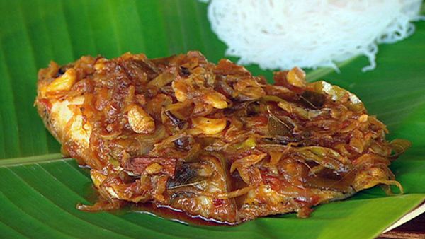 Meen pollichathu (pearl spot fish)