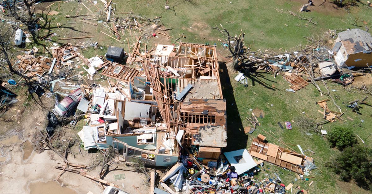 Storm chasers killed after tornado rips through Kansas – 9News