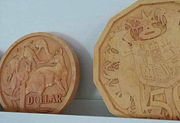 Which artist designed Australia's standard $1 coin?