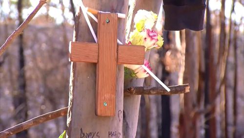 Friends who returned to the track today laid flowers, cards and a T-Shirt in tribute for Aaron. Picture: 9NEWS.