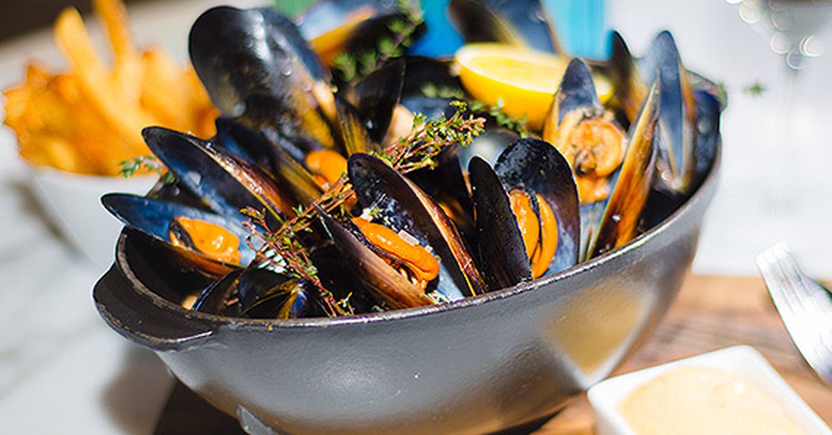 Neil Martin's butter mussels - 9Kitchen