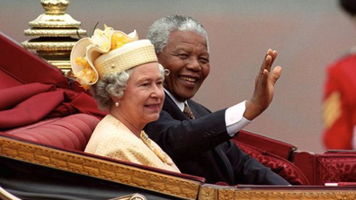 In 1996, the Queens joins Nelson Mandela for a carriage ride down the Mall on the first day of the South African State Visit. 