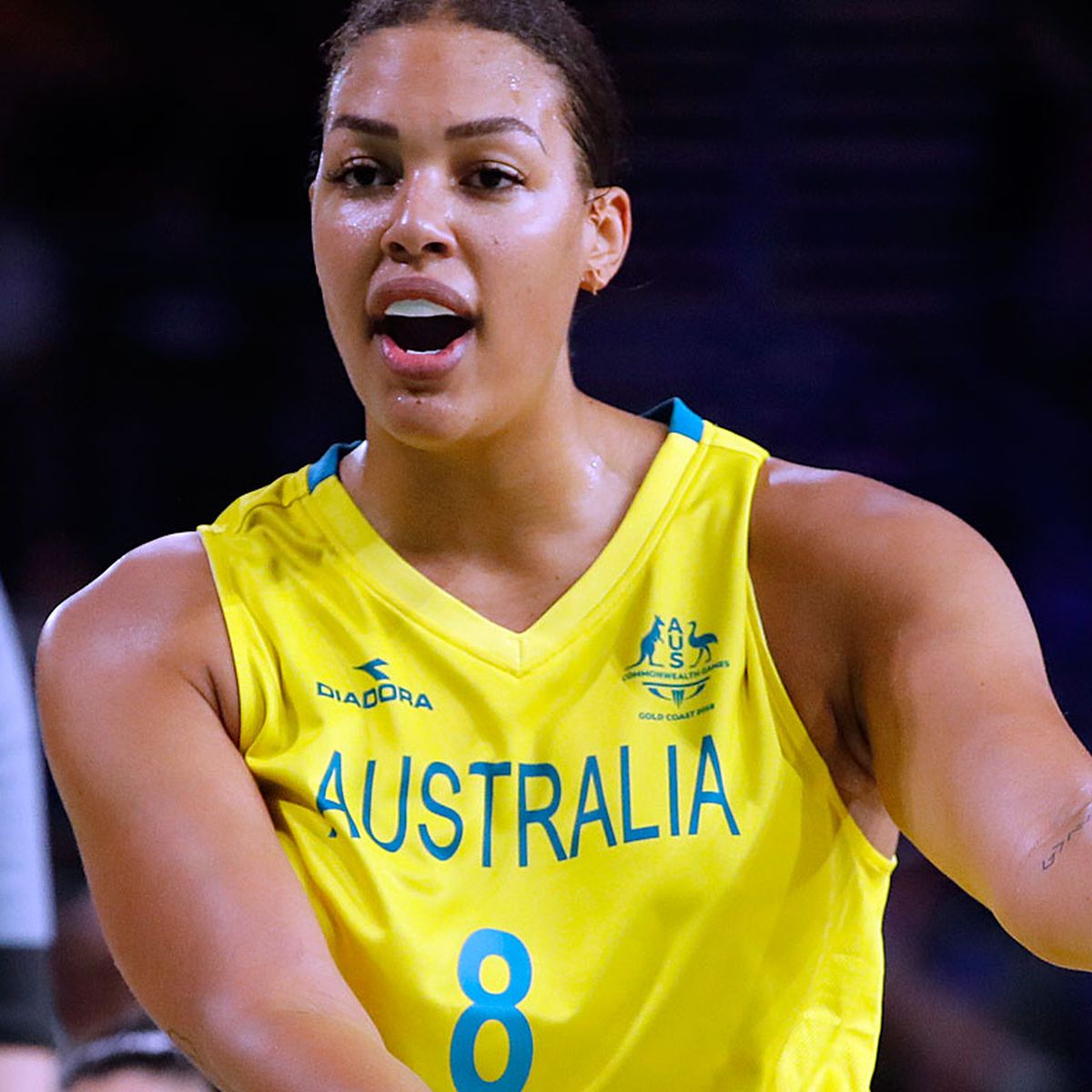 Liz Cambage Gives Wnba Spray Over Double Standards In The Treatment Of Basketball Players Inequality Women Sports Nba