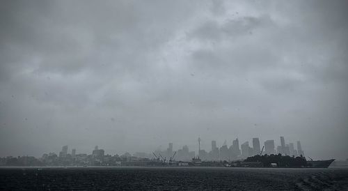 Temps pluvieux à Sydney alors que de fortes pluies tombent sur NSW.  5 avril 2024