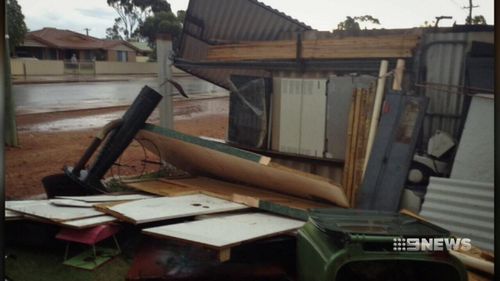 Kalgoorie received just over seven millimetres of rain in five minutes. (9NEWS)