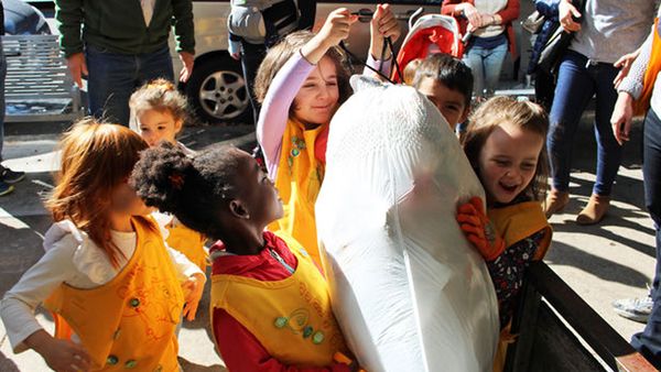 Clean up: A little New York girl wanted to have a rubbish pick-up party. Image: Maryam Shariat/Fox8News