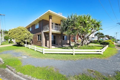 Why this Gold Coast home sold for an eye-watering $14,000 per square metre