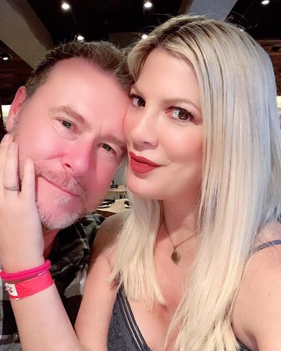 Tori Spelling, Dean McDermott selfie