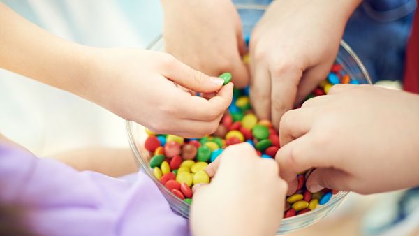 Kids eating lollies