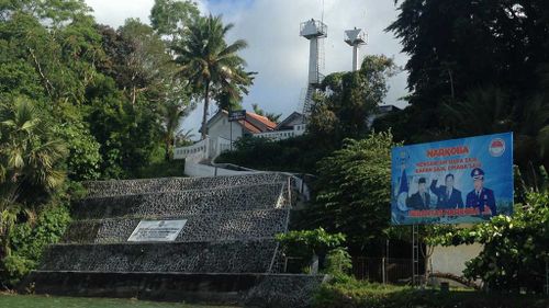 View of the prison entrance and "welcome" sign showing the the Indonesian Justice Minister and narcotics boss. (9NEWS)