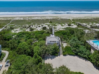 hamptons beach cottage USD 12 million