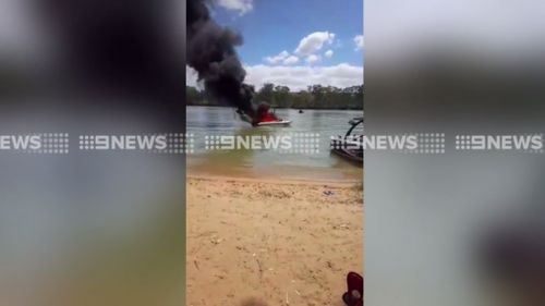 A boat caught fire on the Murray River. (9NEWS)