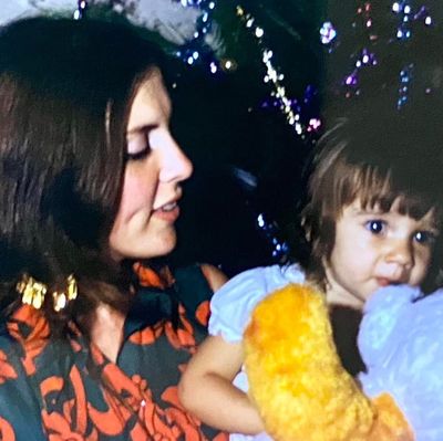 Annastacia Palaszczuk shares sweet Christmas throwback photo of her and her mum in 1971.