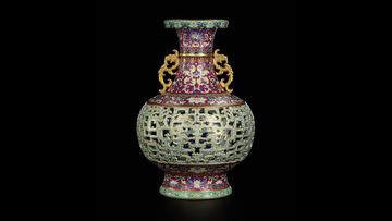 Qianlong vase Sotheby&#x27;s.
