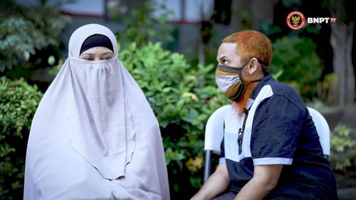 Bali bomb maker Umar Patek and wife in video ahead of early release.