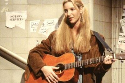 Can you believe 'Smelly Cat' almost never happened... because Lisa Kudrow wanted Phoebe to be a bongo-player!<br/><br/>After struggling to grasp the key chords, Kudrow agreed to a few lessons... before giving her tutor the flick. <br/><br/>Can we all give snaps to the guitar teacher for Phoebe's musical genius at Central Perk? <br/>