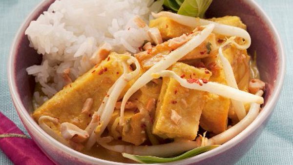 Fried tofu with beansprouts and rice