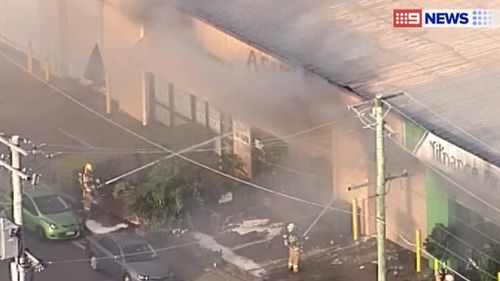 East Brisbane fire sends smoke over peak-hour traffic