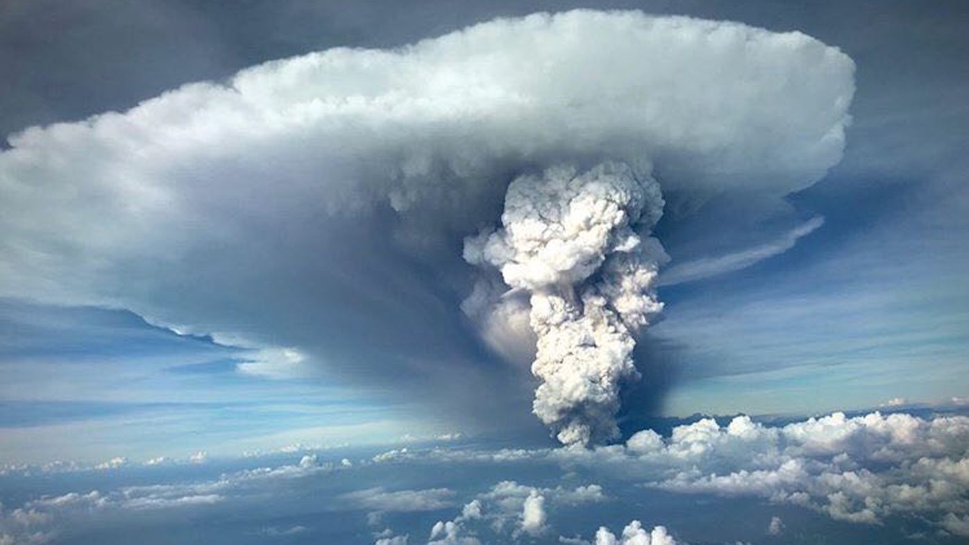 Pilot's stunning image of Philippines volcano eruption