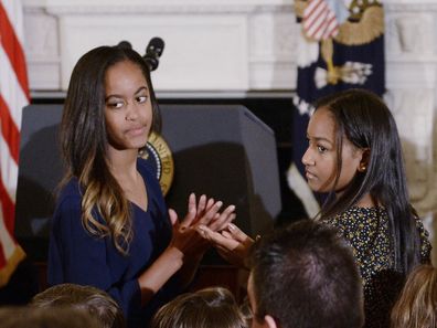 Malia Obama (L) and Sasha Obama