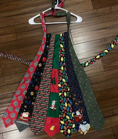Facebook, Christmas tie apron