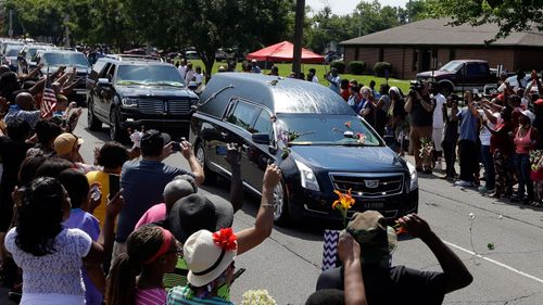 Louisville stages mass final farewell to Muhammad Ali