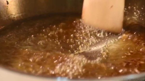 How to deglaze a pan
