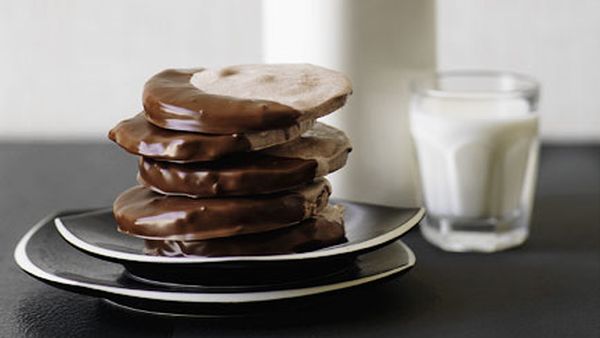 Chocolate-malt meringues