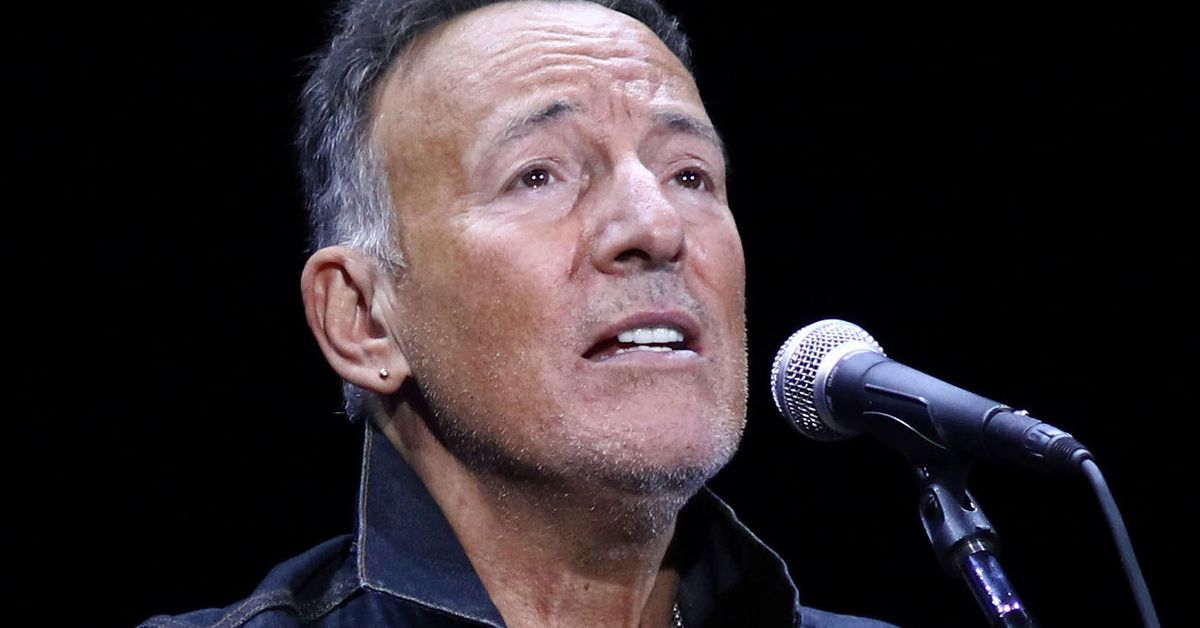 Bruce Springsteen reaches billionaire status