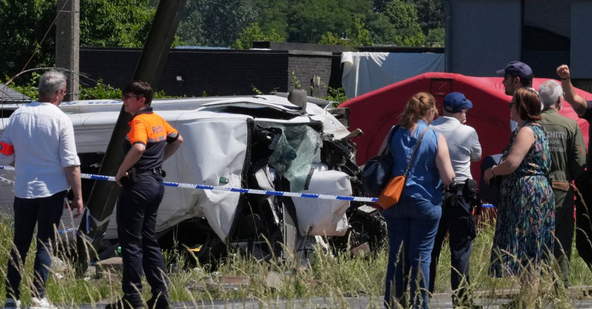 Children killed as train crashes into school minibus