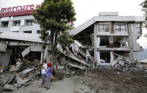The death toll from Indonesia's earthquake and tsunami has risen to more than 1500.