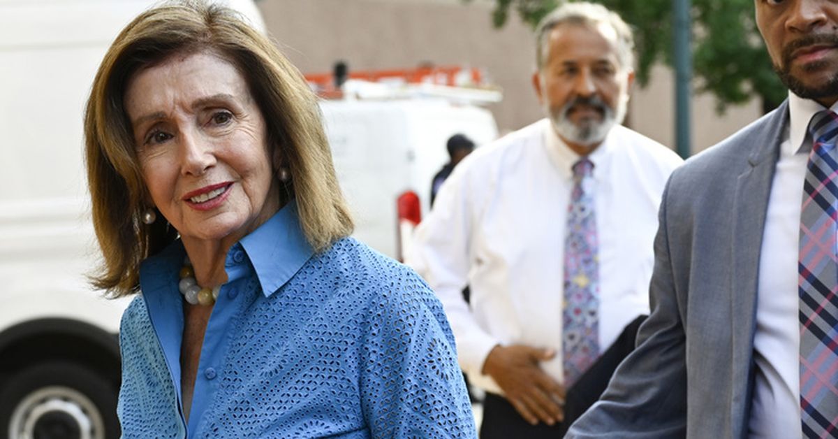 Nancy Pelosi dice che “spetta al presidente” decidere di restare in corsa