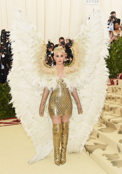 Singer Katy Perry in&nbsp;Atelier Versace