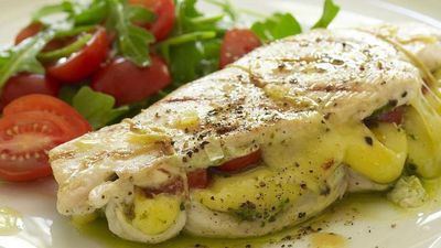 <a href="http://kitchen.nine.com.au/2016/05/19/11/03/chicken-breast-stuffed-with-mozzarella-and-pesto" target="_top">Chicken breast stuffed with mozzarella and pesto<br>
</a>