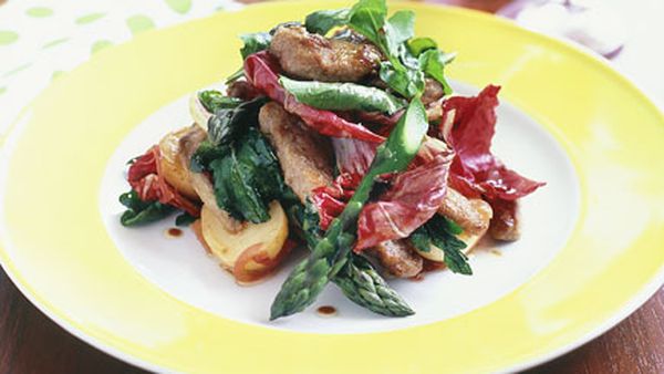 Warm beef salad with rocket, radicchio and potato