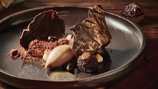 'Christmas unwrapped' chocolate noir dessert by Reynold Poernomo for Ferrero