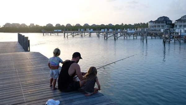 Dads and their kids - a special connection like no other. Image: Instagram/@Chrishemsworth