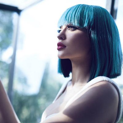 <p>What have you done with Kylie, aqua-haired woman?</p>