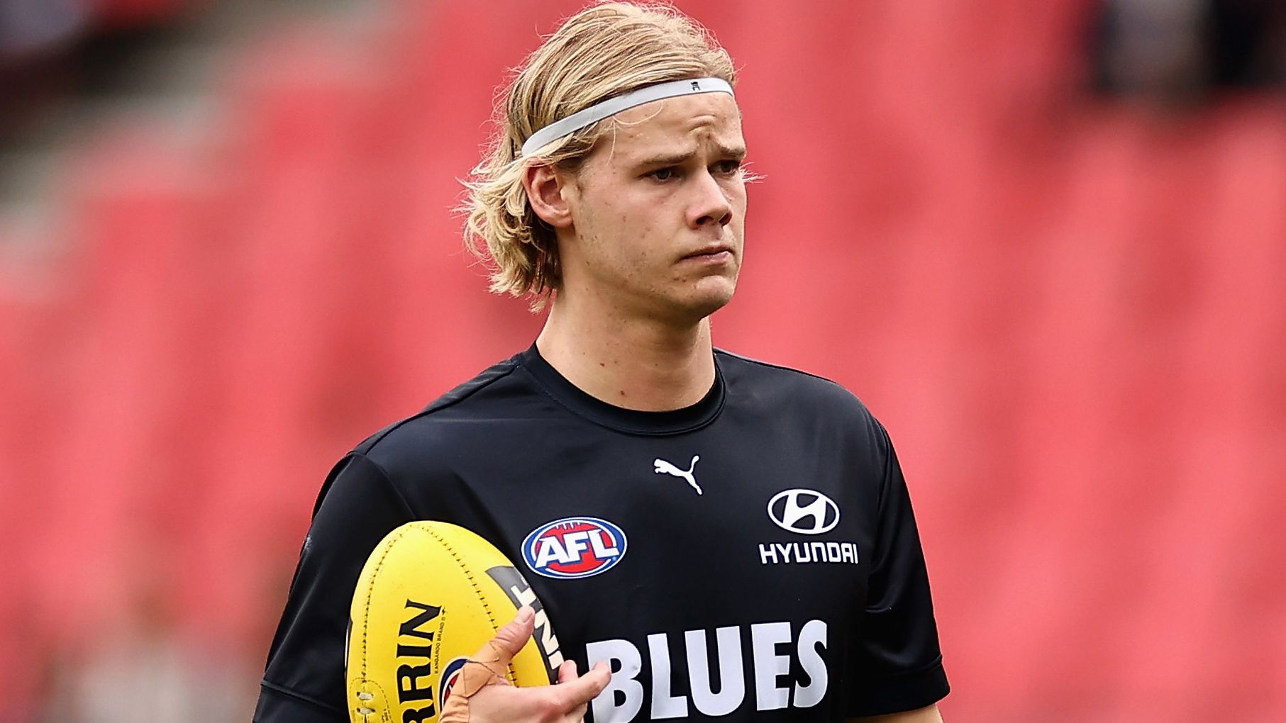 SYDNEY, AUSTRALIA - APRIL 01: Tom De Koning of the Blues warms up during the round three AFL match between Greater Western Sydney Giants and Carlton Blues at GIANTS Stadium, on April 01, 2023, in Sydney, Australia. (Photo by Cameron Spencer/AFL Photos/Getty Images)