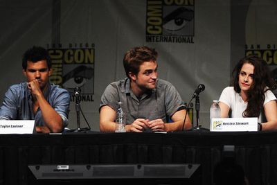Taylor Lautner, Robert Pattinson and Kristen Stewart, looking super casual and super hot at the <i>Twilight</i> panel.